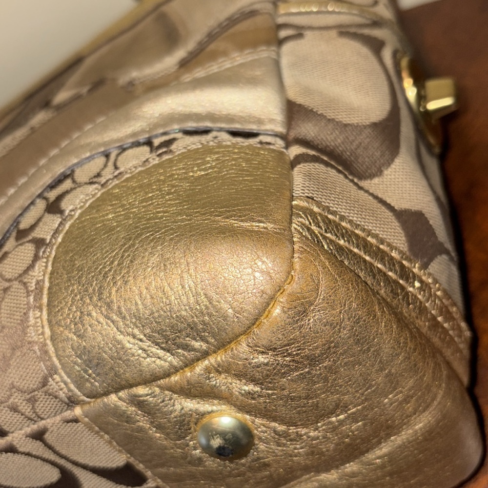 Coach Vintage Patchwork shoulder bag gold metallic leathers & monogram canvas - Picture 15 of 17